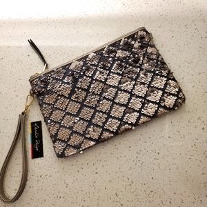 New Charlie Paige Emblemished Sequin Diamond Clutch